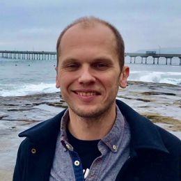 Damian Headshot Color