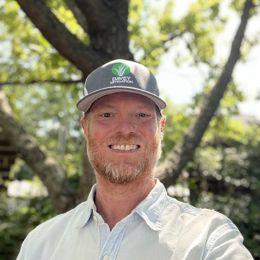 Abaldwin Davey Resume Headshot